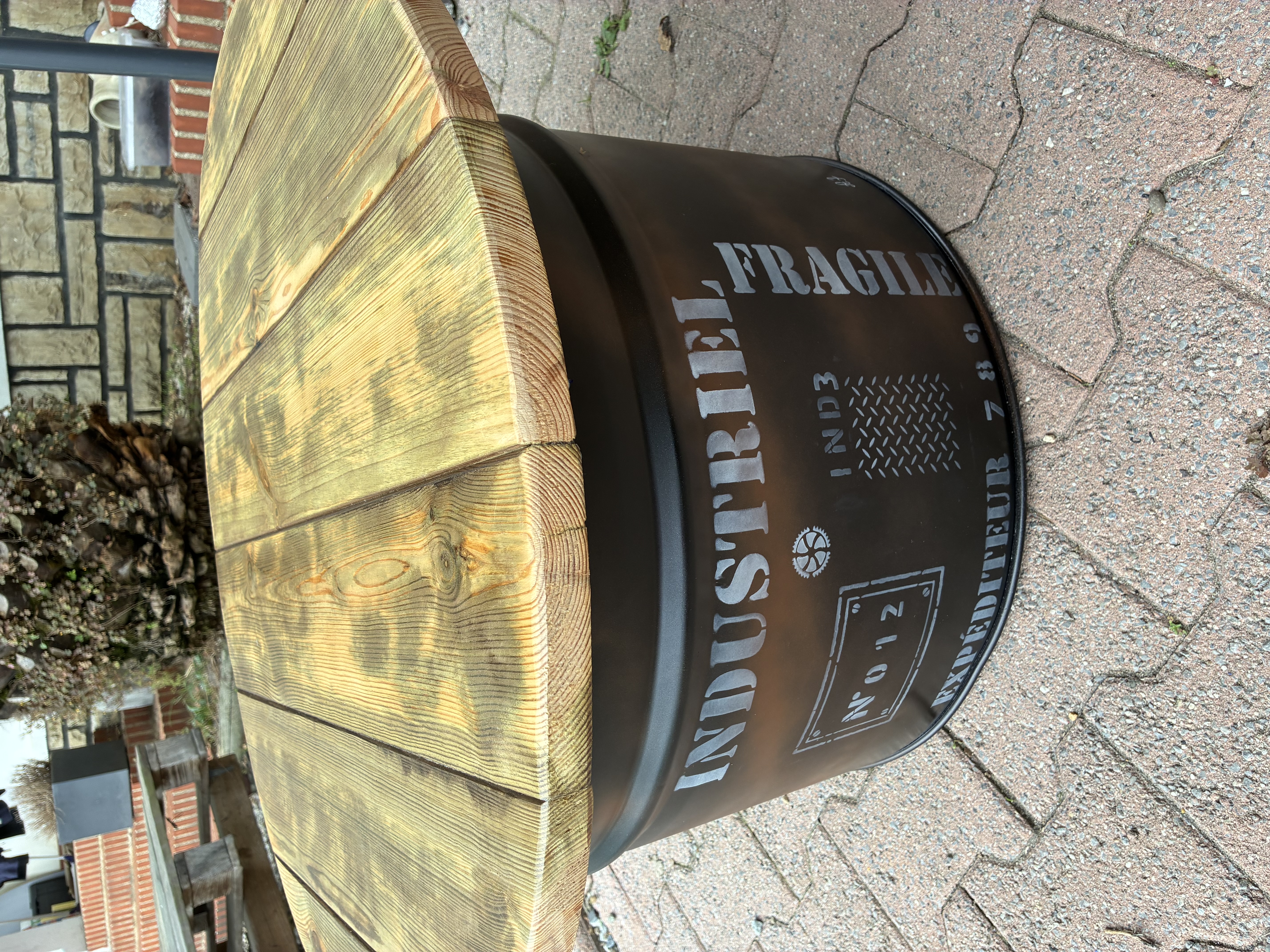 Table basse industrielle avec plateau bois 