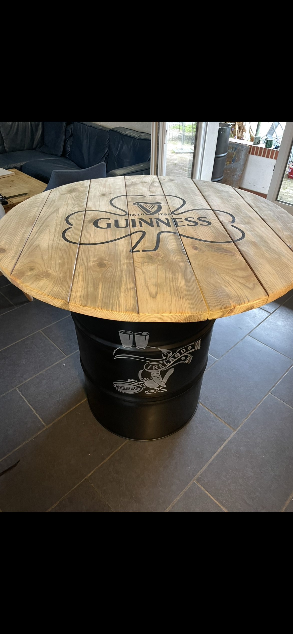 Mange debout Guinness plateau 100cm